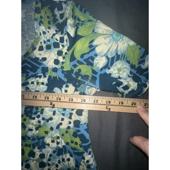 women’s Top LULAROE xxs oversize floral/paisley short sleeve scoop neck - Picture 7 of 9